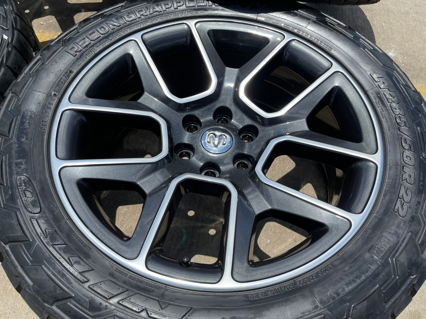 22" Dodge Ram 1500 OEM LIMITED Laramie wheels rims 2725 2684 NITTO 33"
