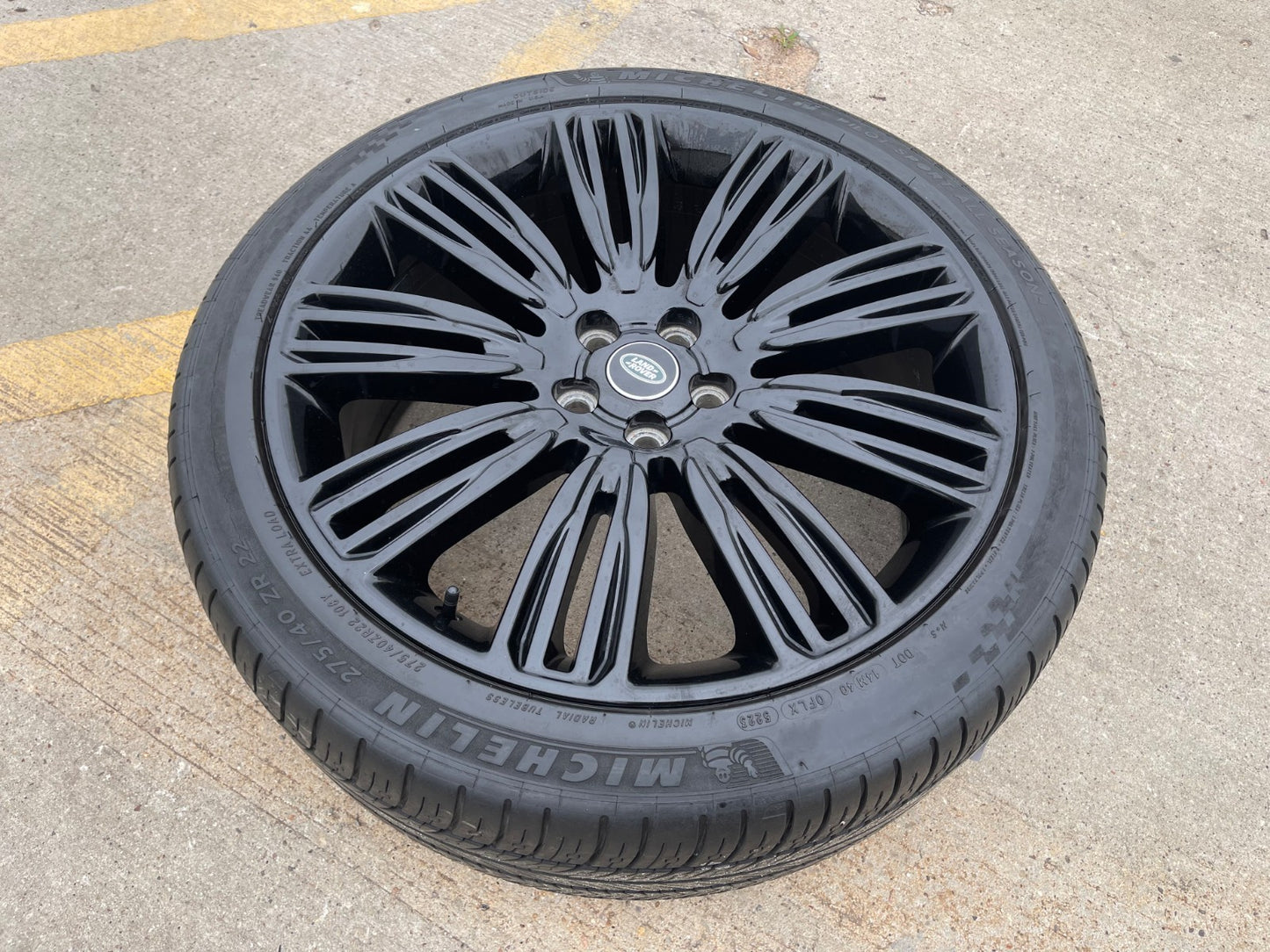 (1) 22" Land Rover Range DEFENDER OEM 72328 72331 wheel rim spare PIRELLI