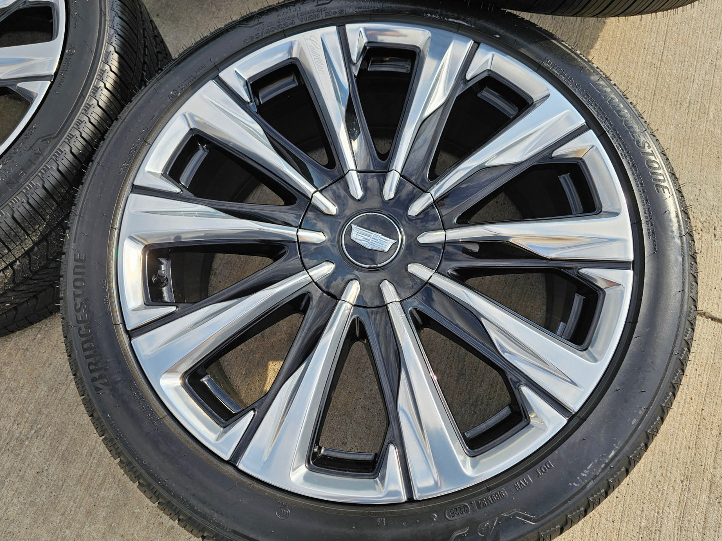 24" Cadillac Escalade PLATINUM OEM wheels rims V 2024 2025 2026 2027 NEW