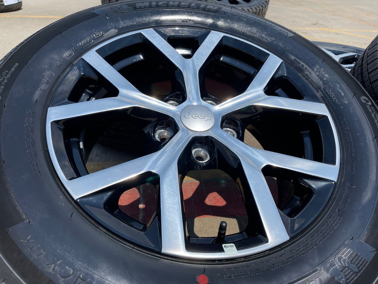 18" Jeep Grand Cherokee L OEM wheels rims 9285 95198 Durango 2025 MICHELIN NEW