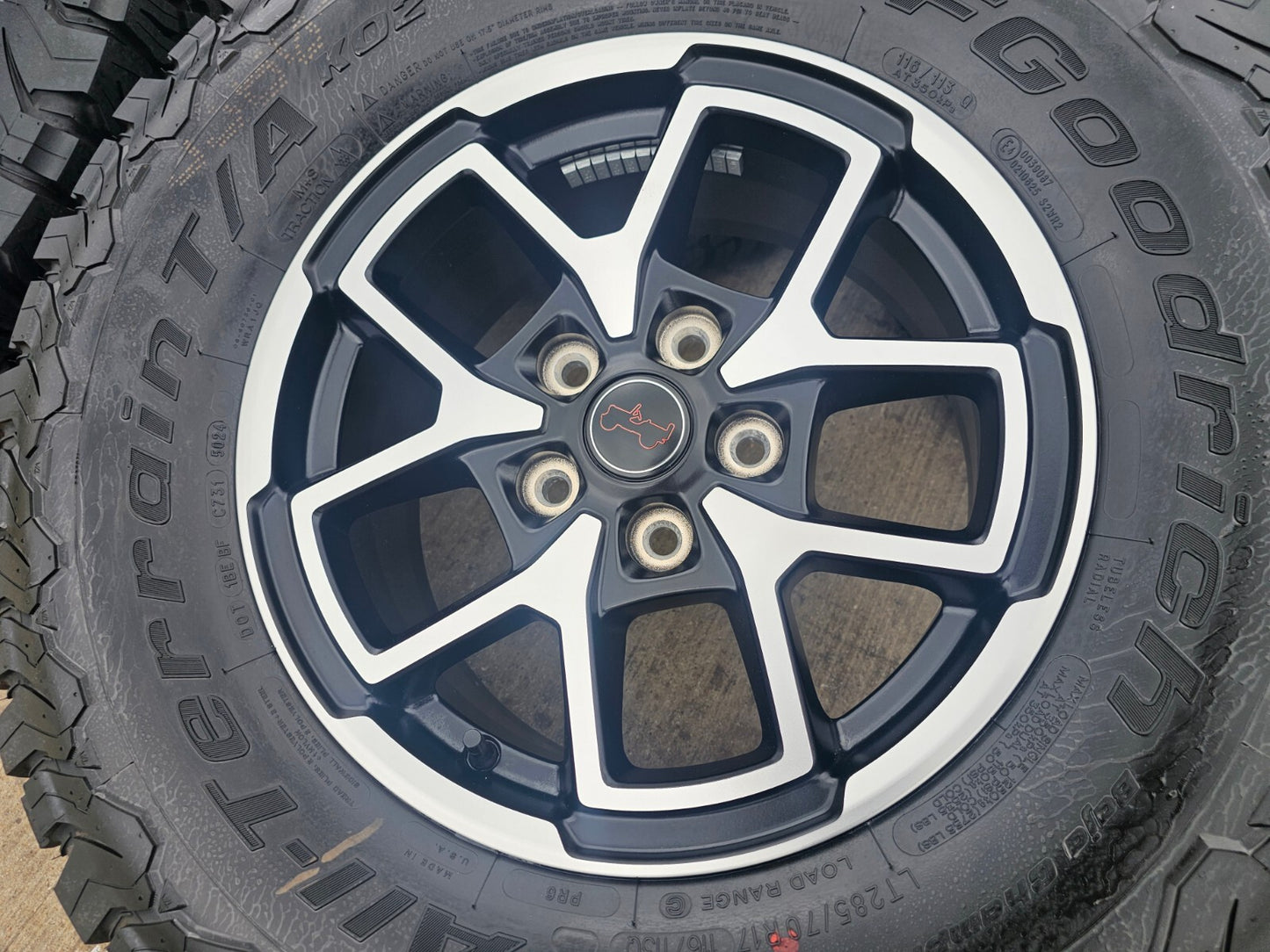 17" Jeep Wrangler Rubicon OEM wheels rims 392 Gladiator tires NEW BFG 33"