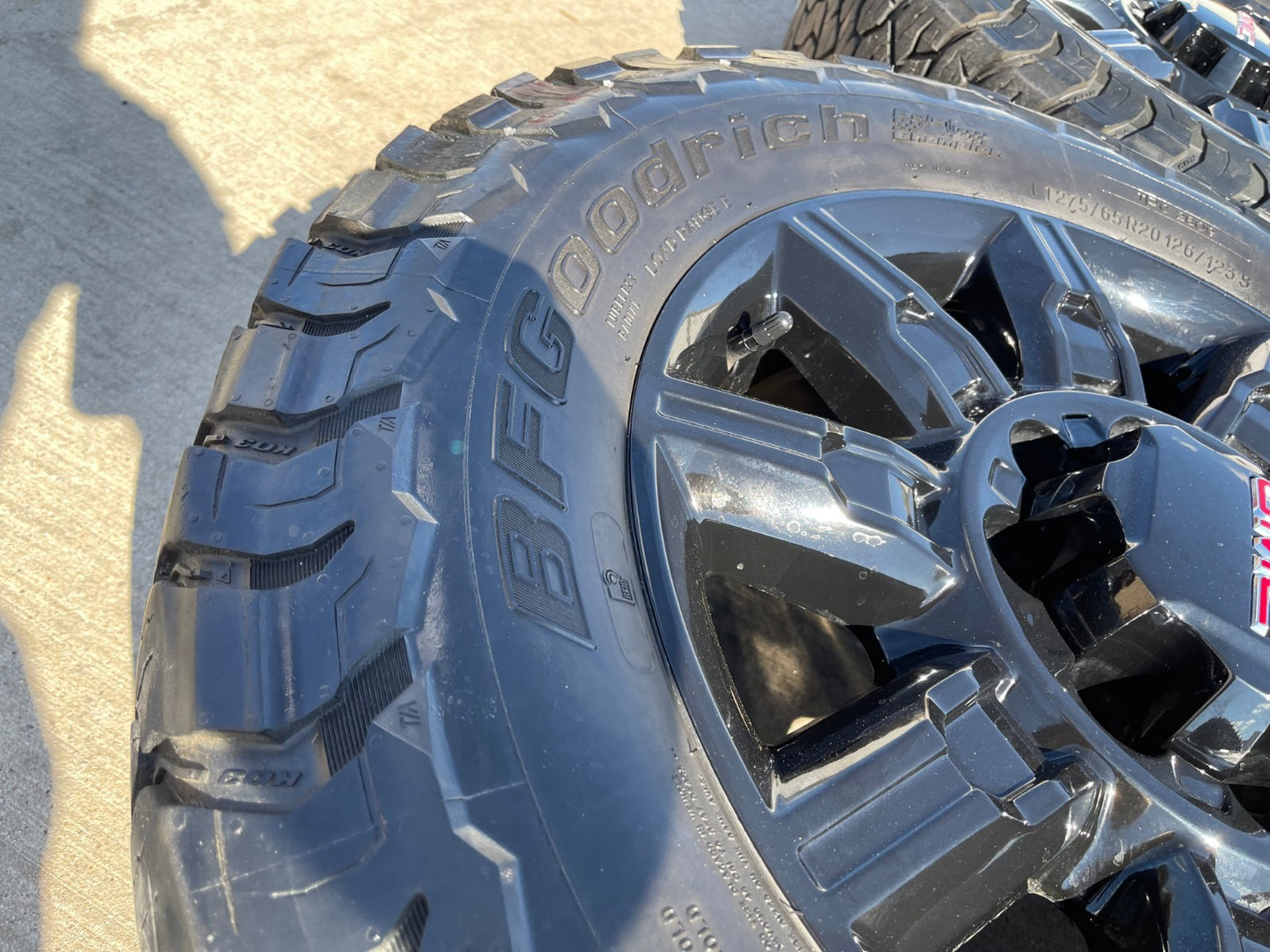 20" GMC Sierra AT4X 2500 3500 OEM 14137 5963 wheels rims Silverado BFG KO3 A/T