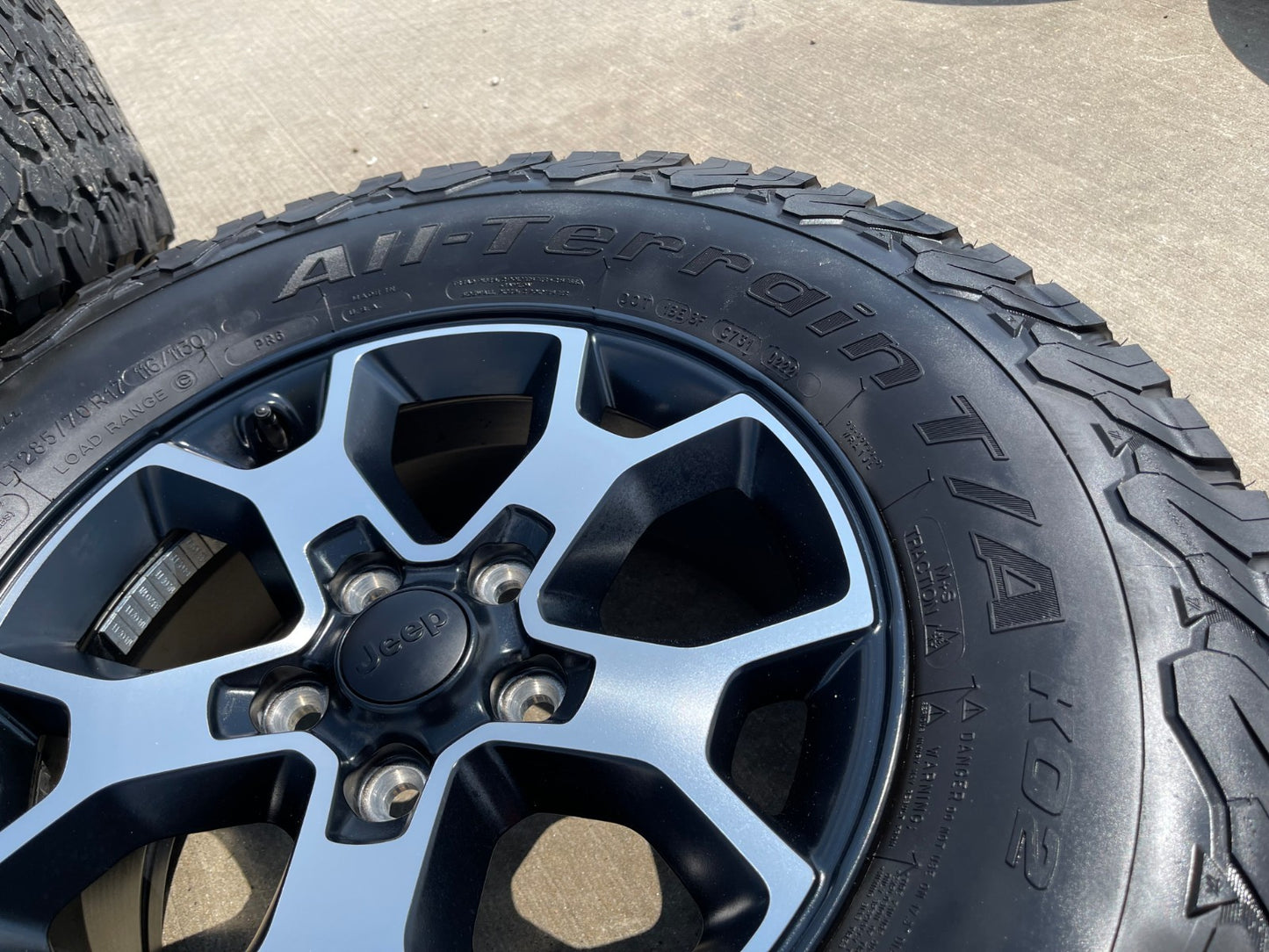 17" Jeep Wrangler Rubicon OEM 9218 wheels rims Gladiator BRIDGESTONE A/T NEW