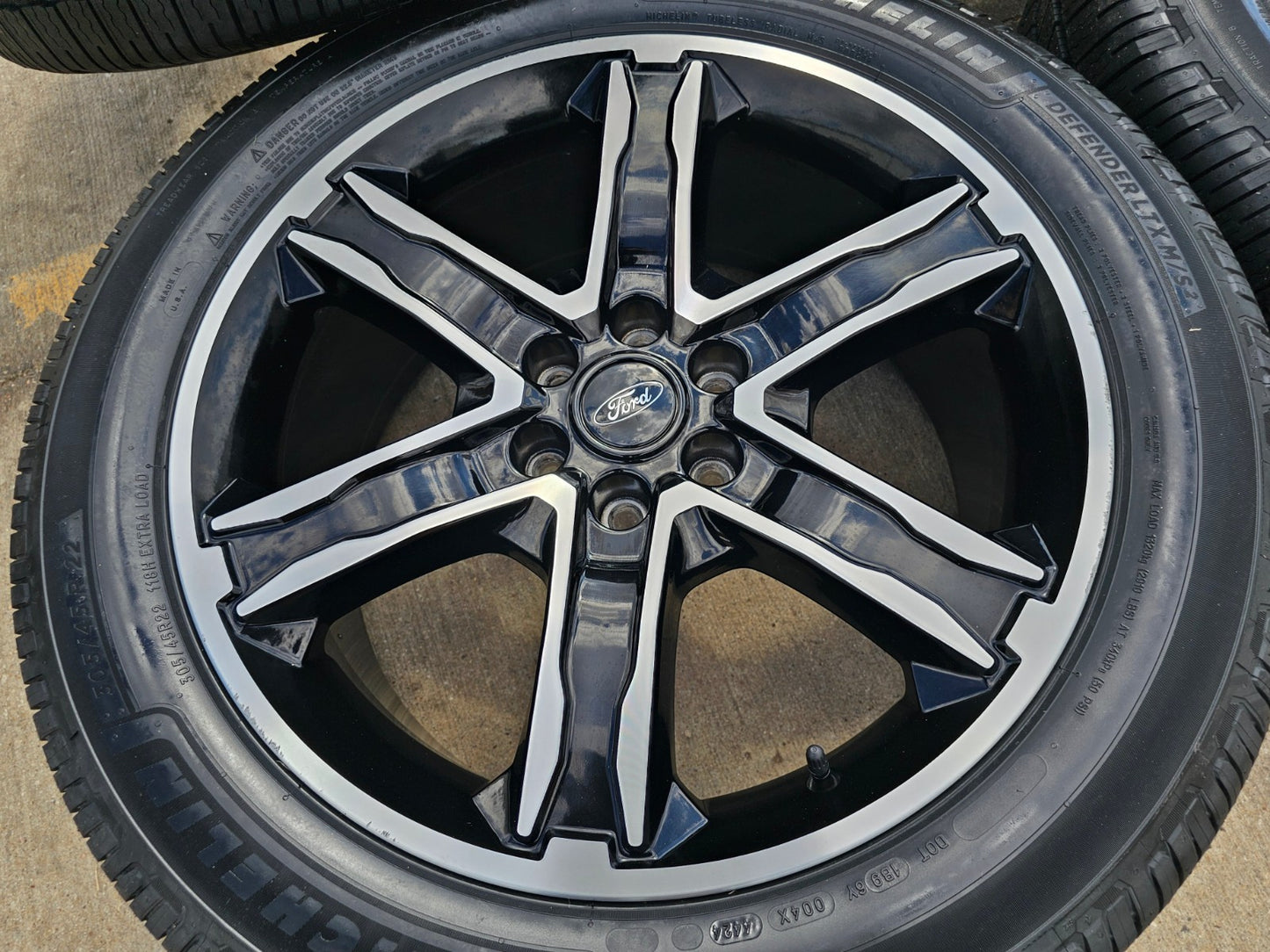 22" Ford F-150 Expedition PERFORMANCE OEM 10200 rims wheels MICHELIN