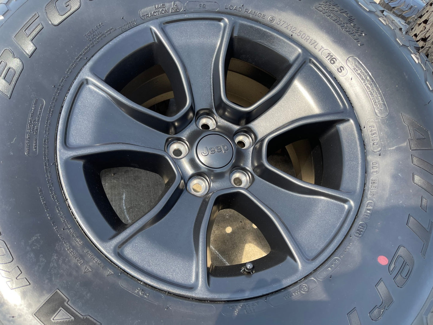 (4) 17" Jeep Wrangler Rubicon OEM 96226 wheels rims Gladiator BFG KO2 37" NEW