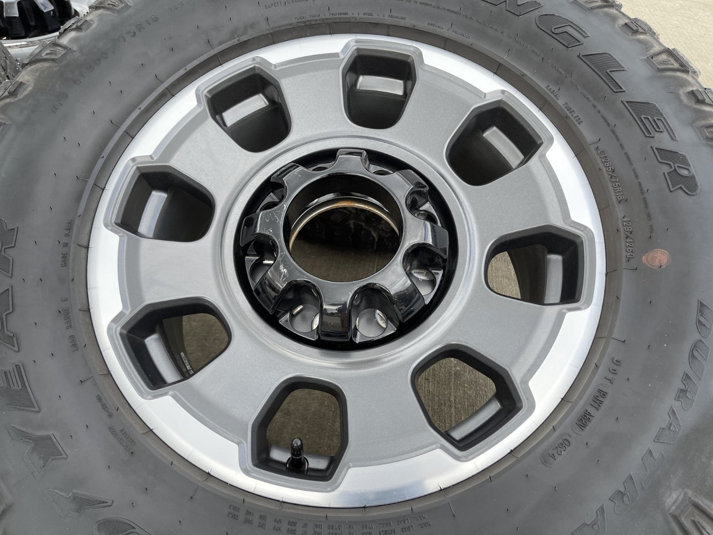 18" Ford F-250 F-350 OEM TREMOR rims wheels 10482 tires 35" DURATRAC R/T