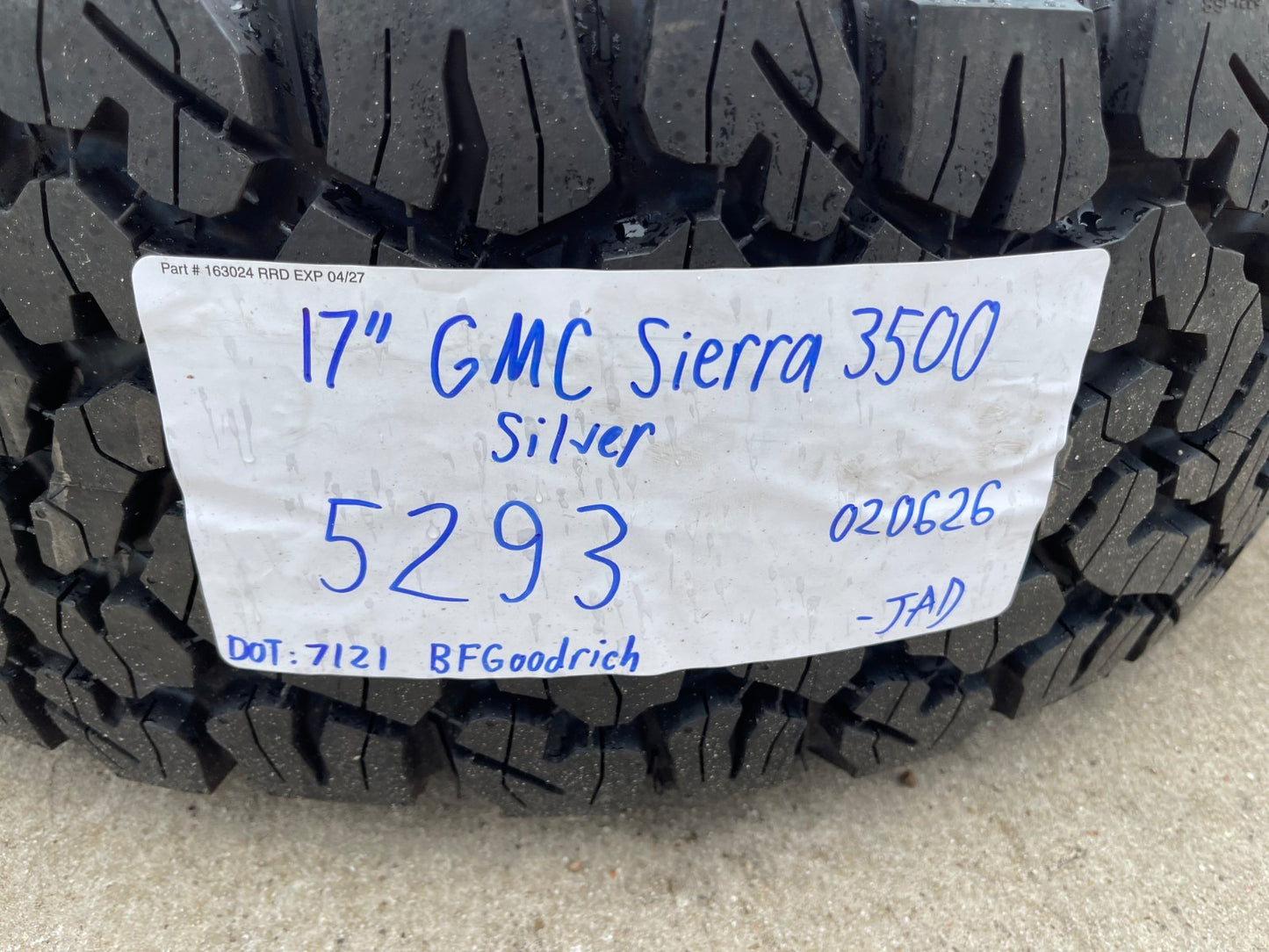 17" GMC Sierra 2500 3500 OEM 5293 wheels rims 8x165 Chevy Silverado BFG KO2 AT