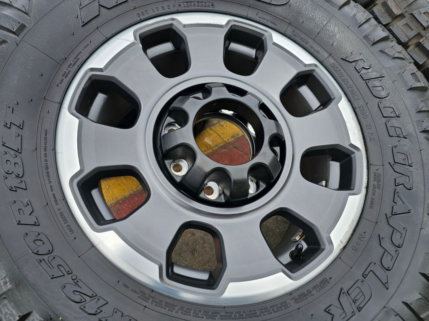 18" Ford F-250 F-350 OEM TREMOR rims wheels 10482 tires NITRO 35"