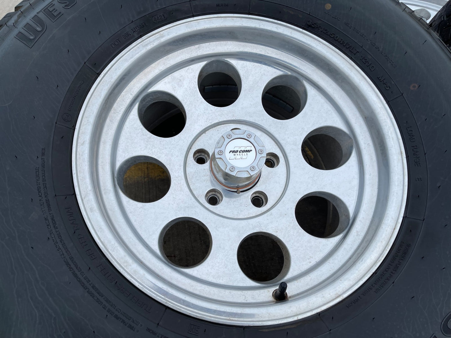 17" 17x9 Pro Comp Series 69 Jeep Wrangler Gladiator 5x127 5x5 wheels rims 35"