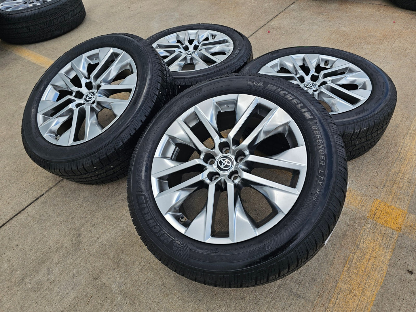 19" Toyota Rav4 Premium OEM 75244 wheels rims Highlander MICHELIN