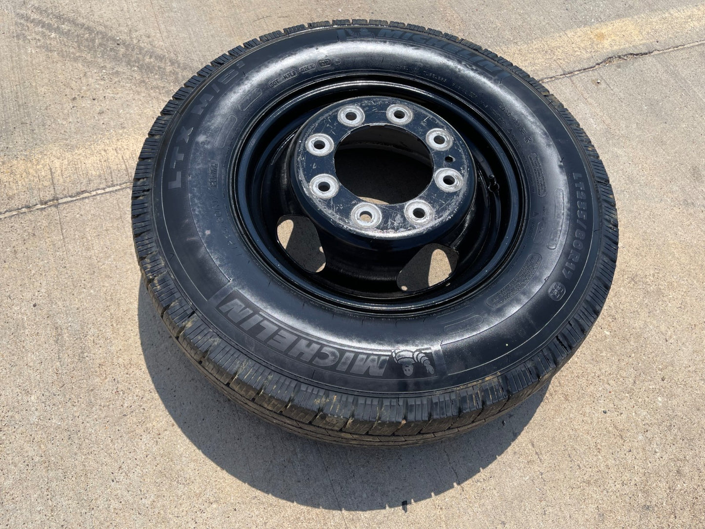 (1) 17" Chevy Silverado GMC Sierra 3500 Dually rim wheel OEM 8094 SINGLE