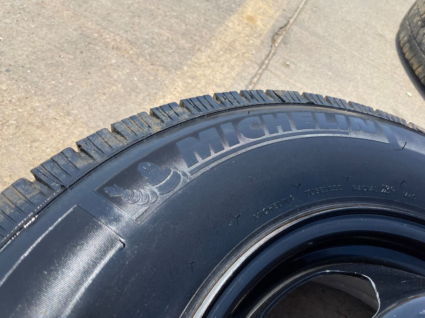(1) 17" Chevy Silverado GMC Sierra 3500 Dually rim wheel OEM 8094 SINGLE