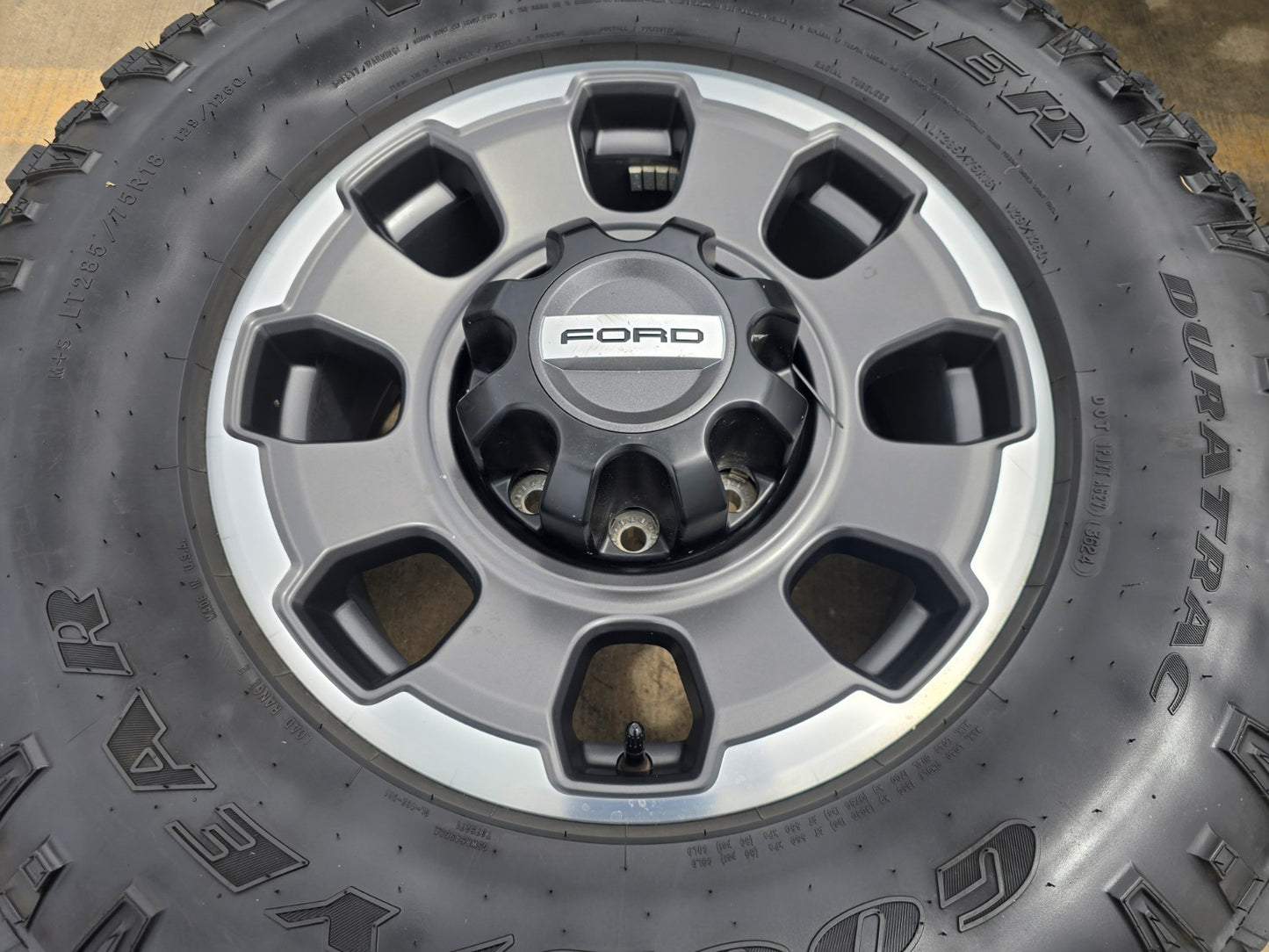 18" Ford F-250 F-350 OEM TREMOR rims wheels 10482 tires DURATRAC R/T 35"