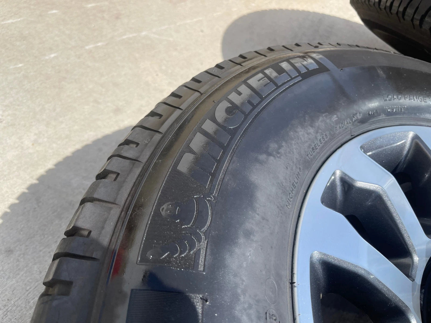 18" Ford F-250 F-350 OEM Lariat FX-4 rims wheels 10289 tires MICHELIN