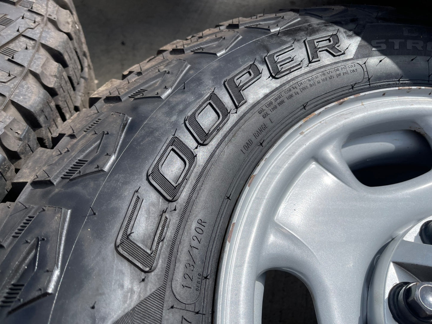 17" Chevy Silverado GMC Sierra 2500 OEM 8095 wheels rims COOPER DISCOVERER AT