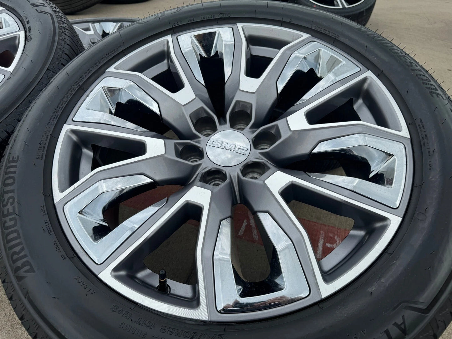 22" GMC Yukon Chevy Tahoe Escalade OEM chrome 95513 wheels rims NEW
