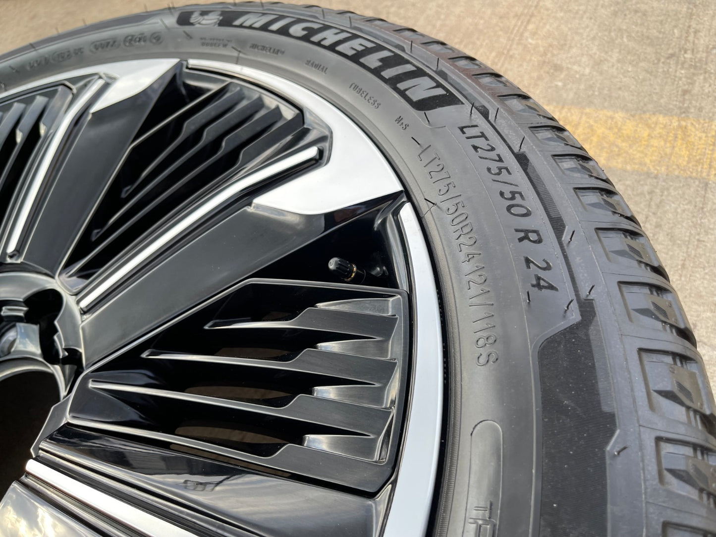 24" Cadillac Escalade IQ EV OEM 8x165 wheel rim Hummer 2500 2025 MICHELIN NEW