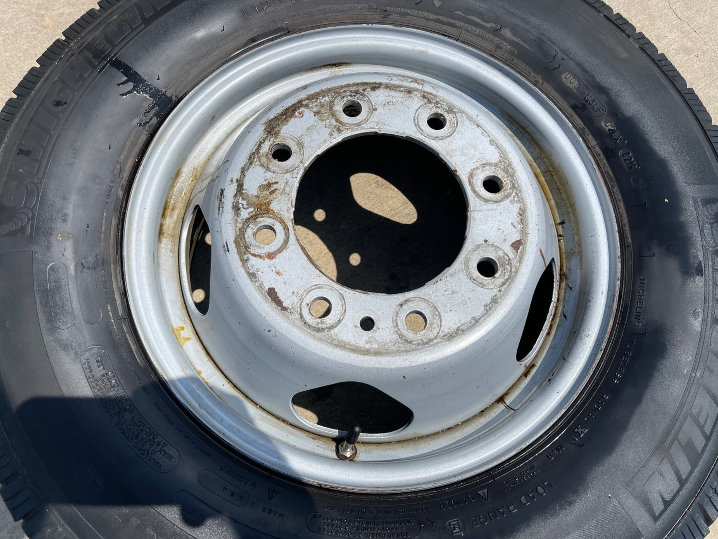 (1) 17" Chevy Silverado GMC Sierra 3500 Dually rim wheel OEM 8094 SINGLE