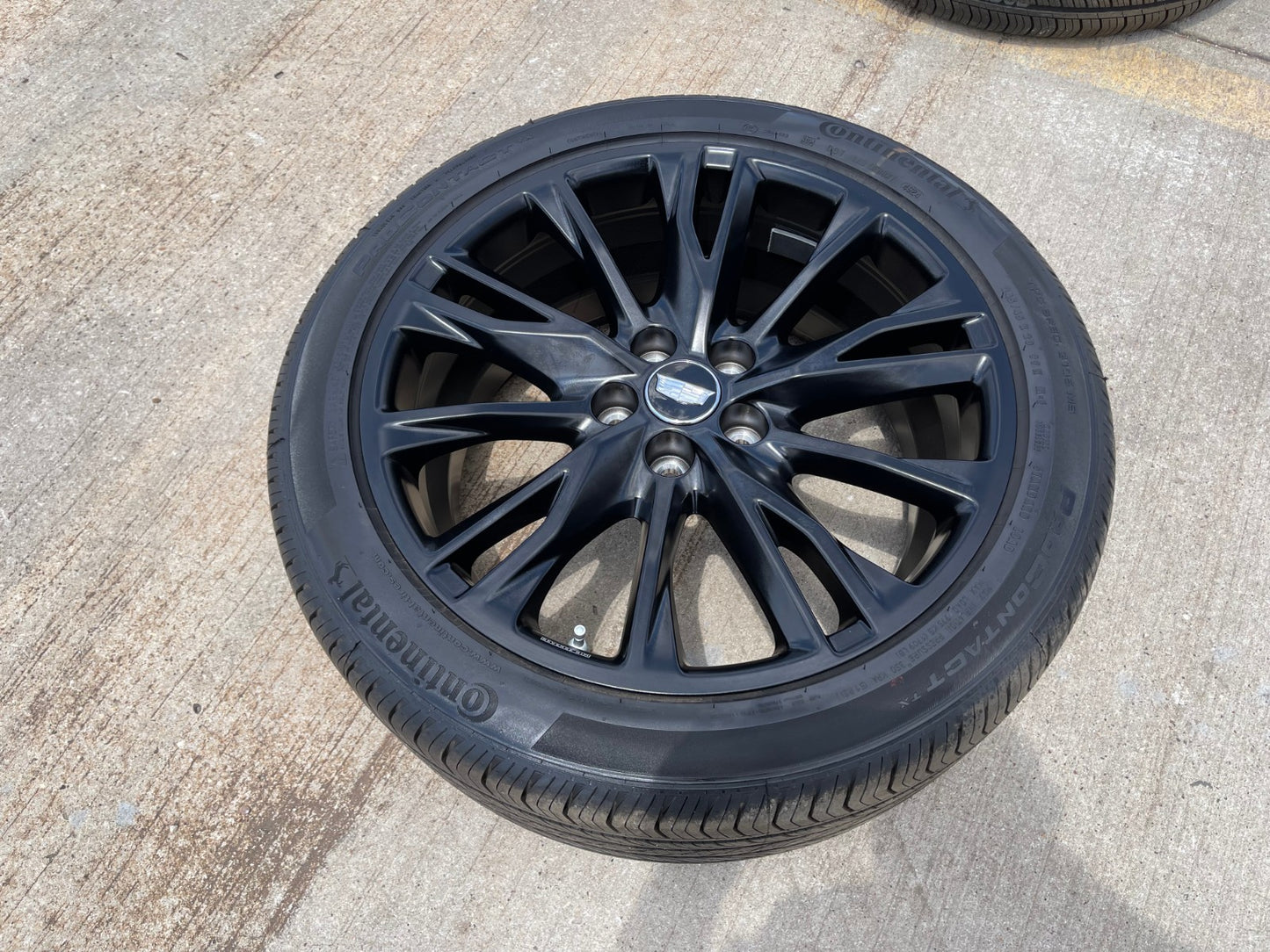20" Cadillac XT4 OEM 4890 wheel rim black tire 2023 2024 2025 2026 2027 NEW
