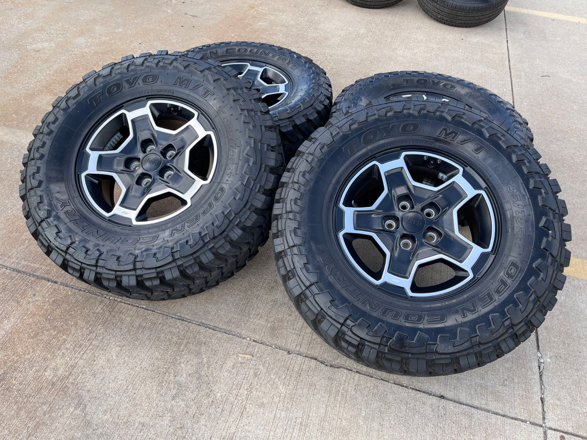 17" Jeep Wrangler RUBICON OEM wheel rim 9259 black single