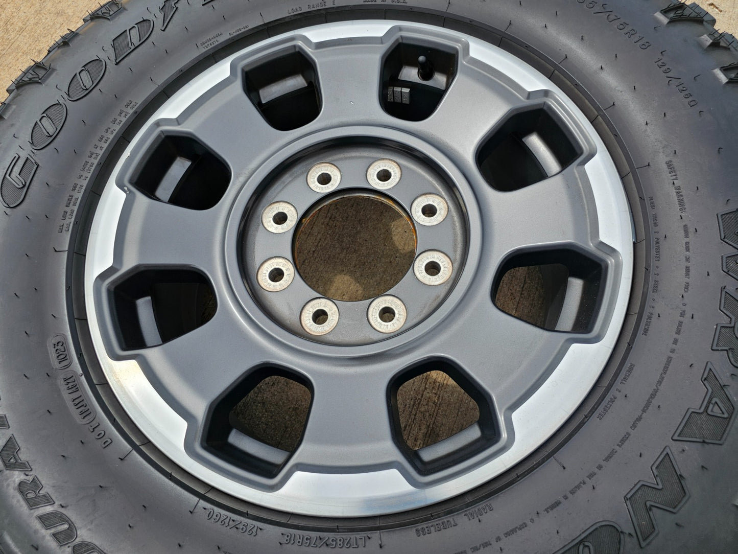 (1) 18" Ford F-250 F-350 OEM TREMOR 10482 rim wheel DURATRAC Spare