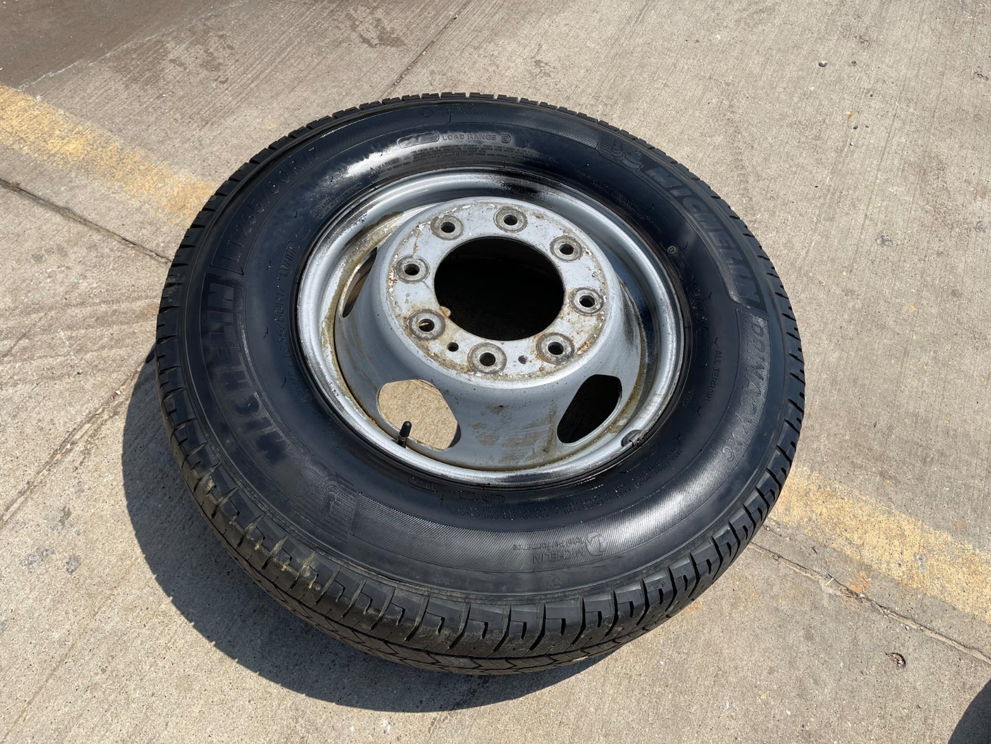 (1) 17" Chevy Silverado GMC Sierra 3500 Dually rim wheel OEM 8094 SINGLE