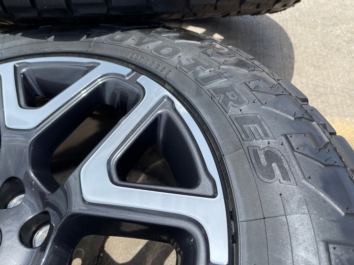 20" Dodge Ram 1500 OEM Laramie wheels rims 68583860AA 2024 2025 TOYO A/T3