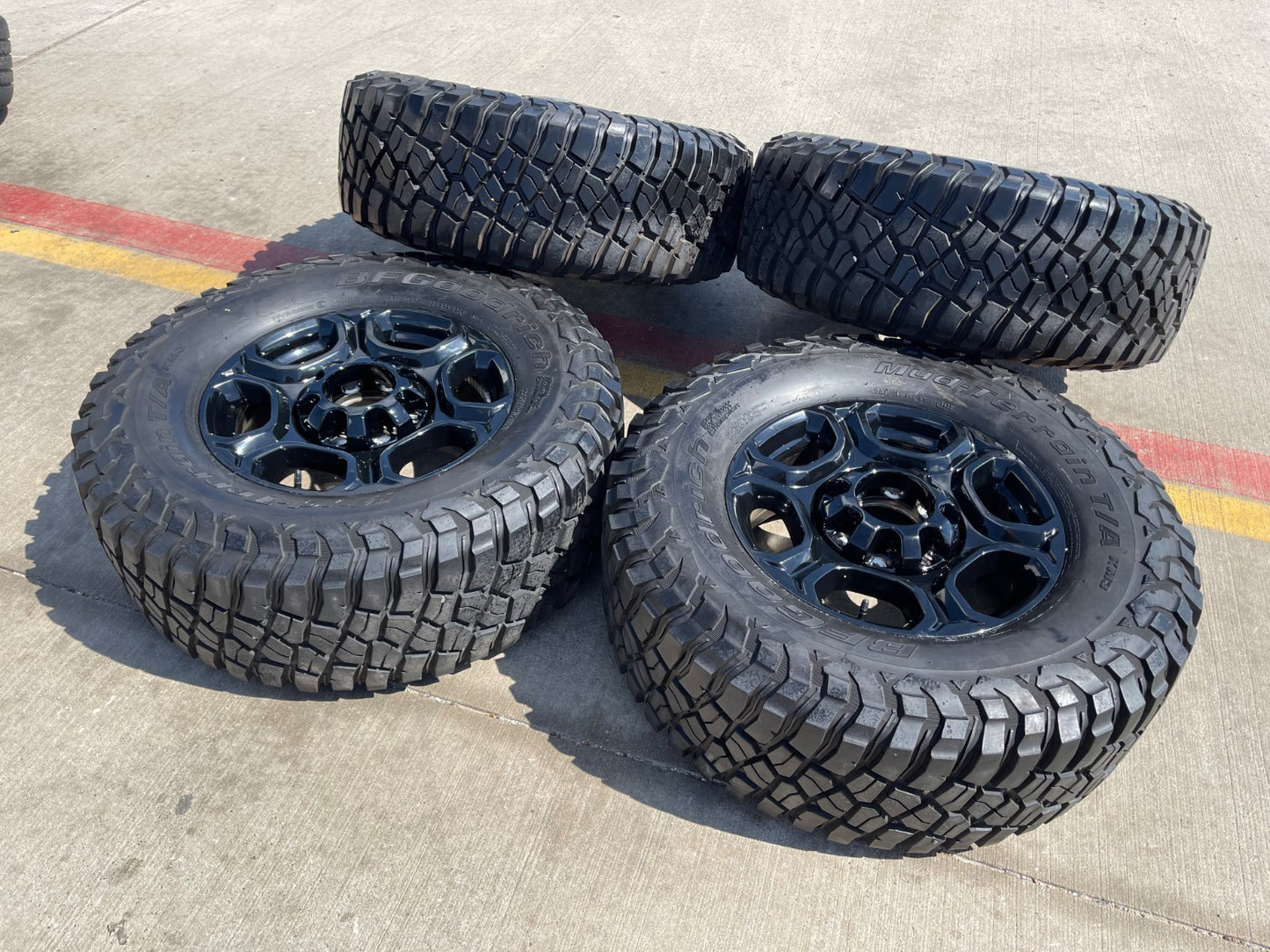 18" Ford F-250 F-350 Lariat FX-4 OEM black 10479 wheels rims BFG KM3 M/T 34"