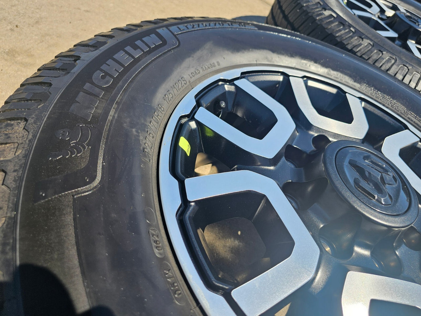 18" Ram 2500 3500 LARAMIE OEM wheels rims 2694 tires MICHELIN NEW