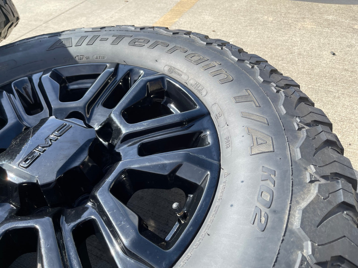 20" GMC Sierra Chevy 2500 OEM 5957 BLACK DIAMOND wheels rims tires BFG 37"