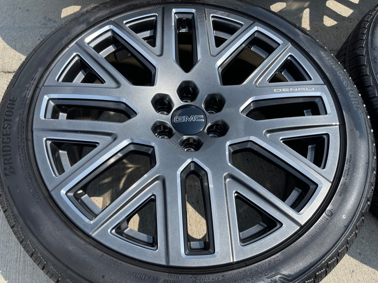 24" GMC Yukon Sierra DENALI OEM wheels rims BRIDGESTONE 2024 2025 2026 2027 NEW