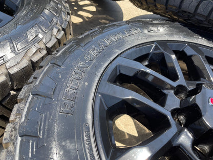 20" GMC AT4 Chevy Silverado Trail Boss 2500 87847207 OEM wheels rims NEW NITTO