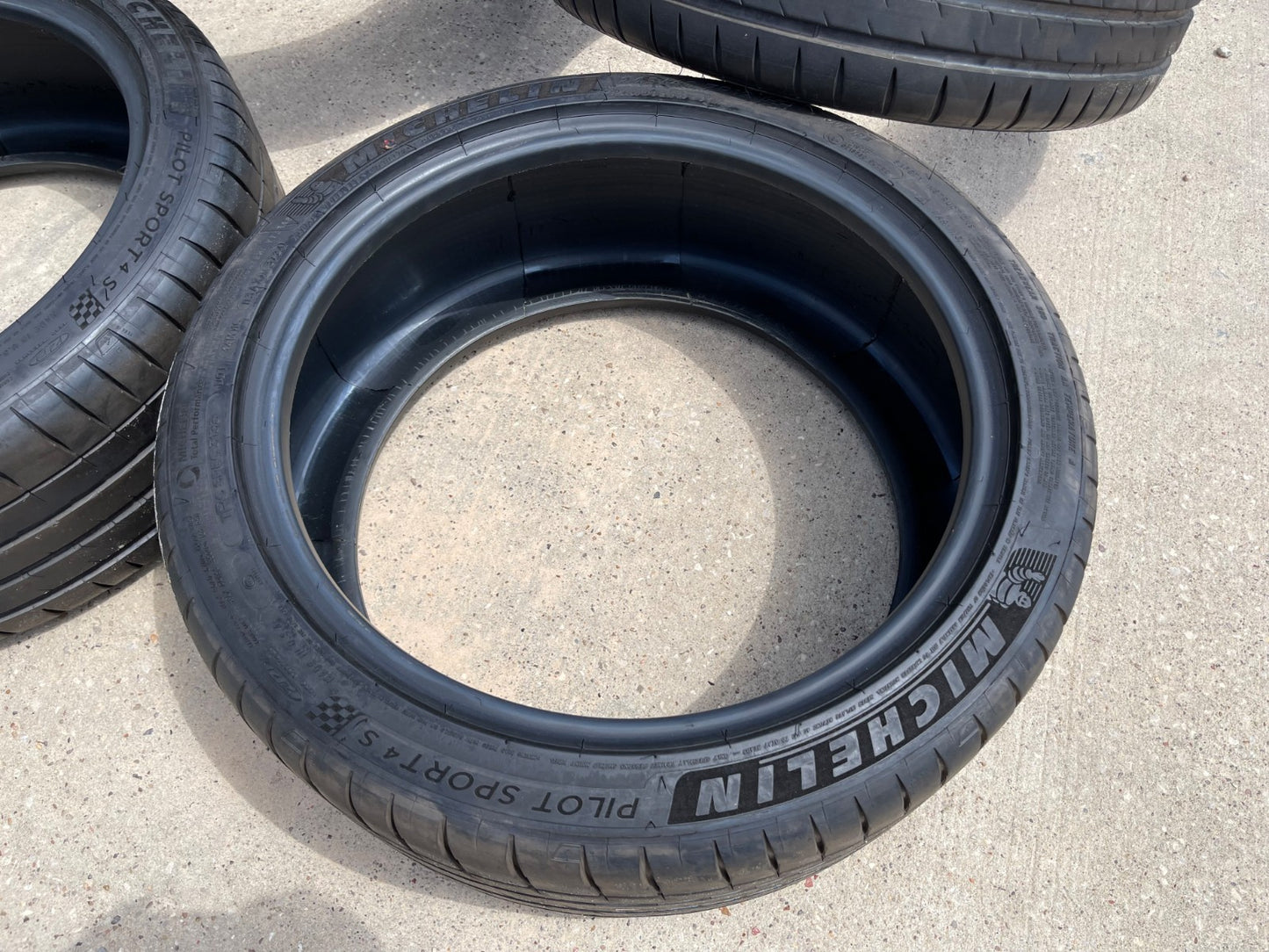 (4) 245/40/19 Michelin Pilot Sport 4S 94Y 245/40R19 tires