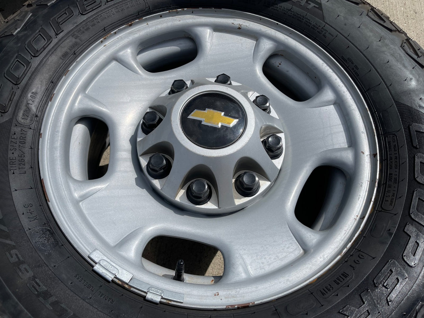 17" Chevy Silverado GMC Sierra 2500 OEM 8095 wheels rims COOPER DISCOVERER AT