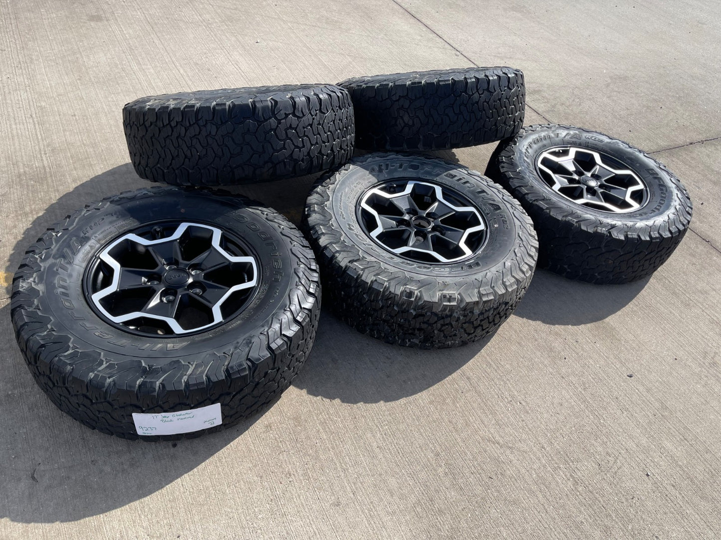 17" Jeep Wrangler Gladiator RUBICON OEM wheels rims tires 9237 black BFG KO2 A/T