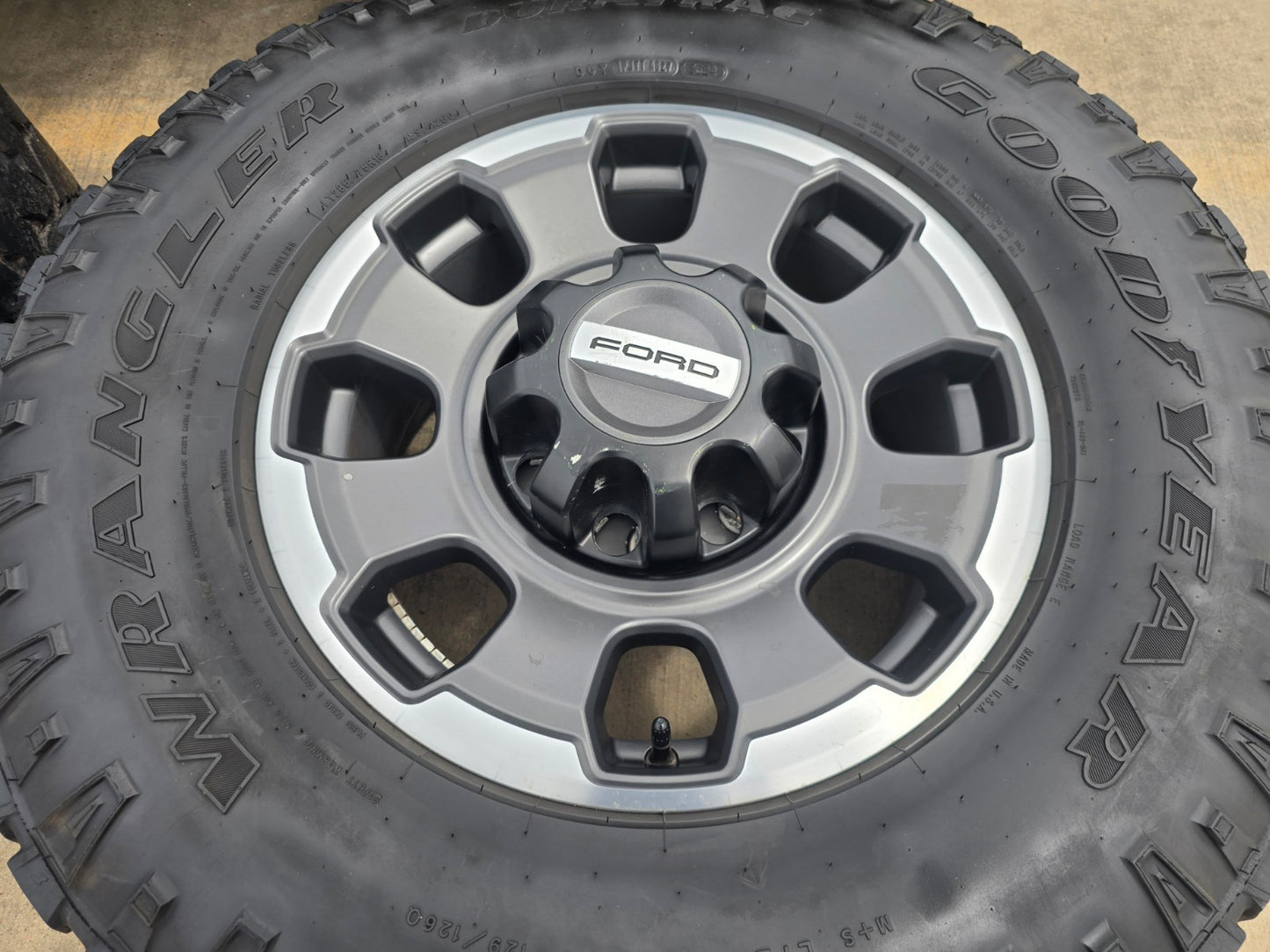18" Ford F-250 F-350 OEM TREMOR rims wheels 10482 tires DURATRAC R/T 35"