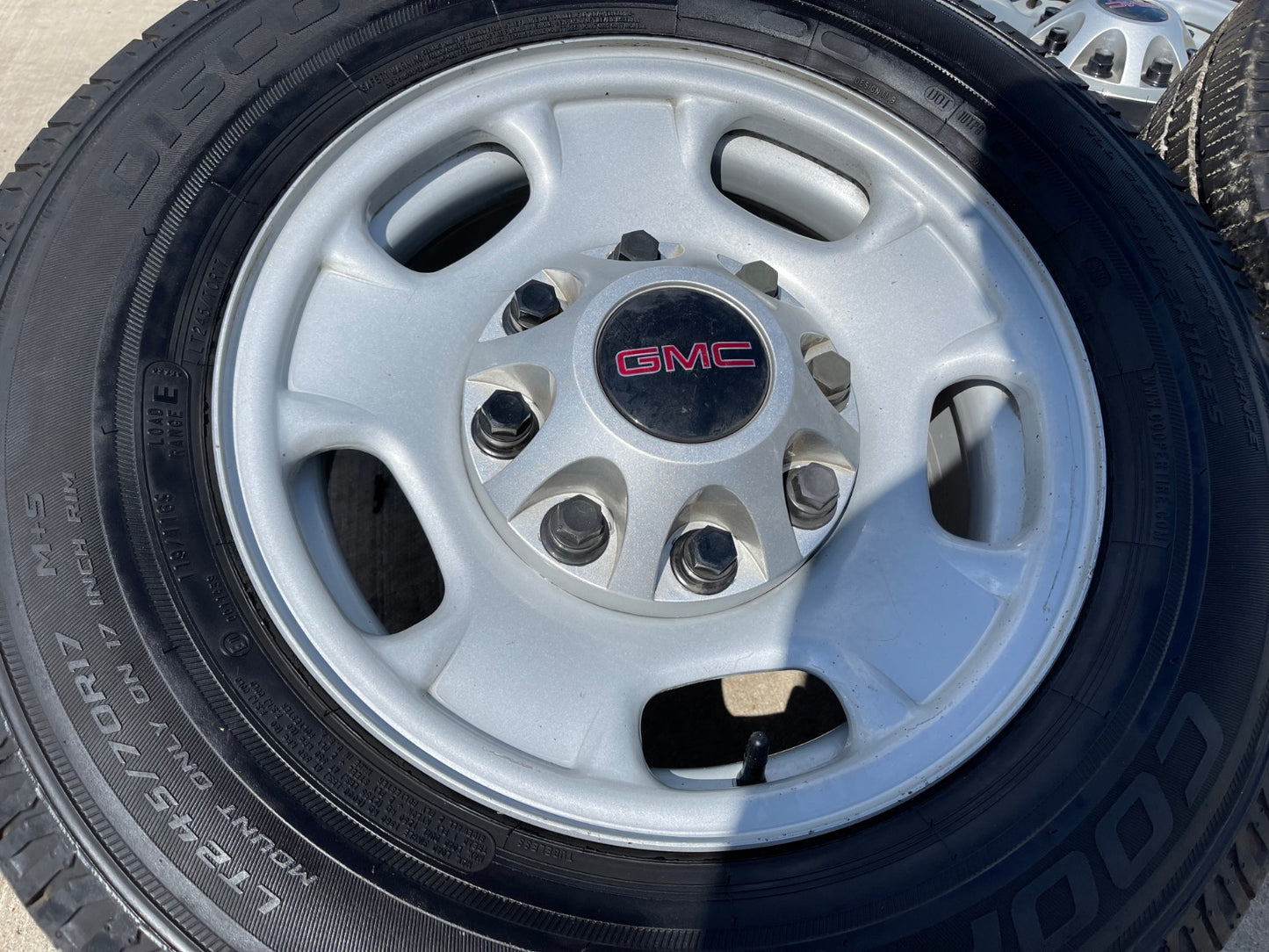 17" Chevy Silverado GMC Sierra 2500 3500 OEM 8095 wheels COOPER H/T3