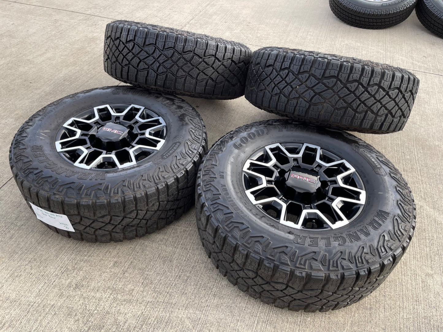18" GMC Sierra AT4X Chevy Trail Boss 2500 OEM 14136 wheels rims GOODYEAR 35"