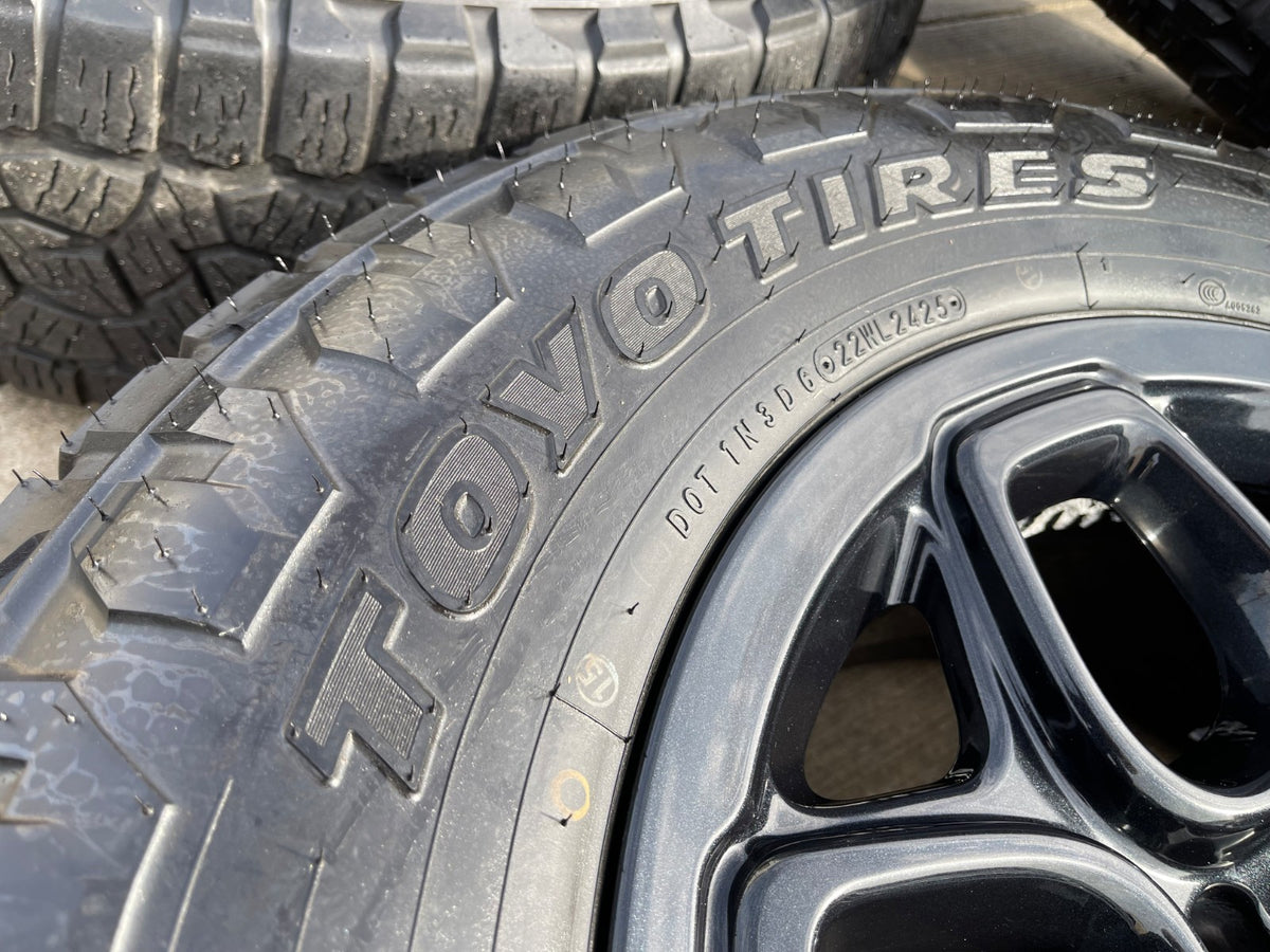 (5) 18" AEV SALTA GMC Sierra AT4X Chevy Silverado OEM rims wheels TOYO A/T3