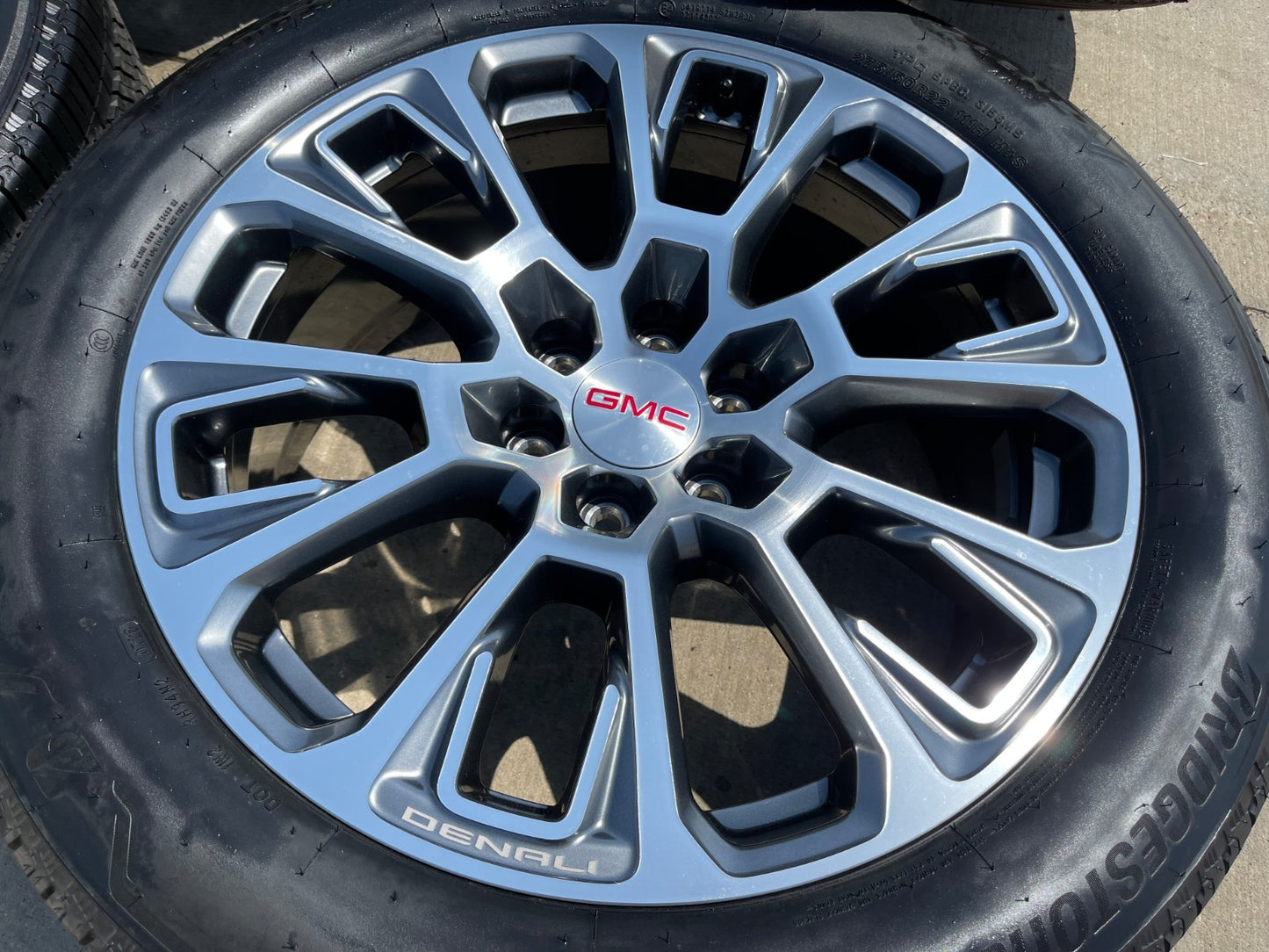 22" GMC Yukon Sierra DENALI OEM wheels rims Tahoe 2025 2026 2027 BRIDGESTONE NEW