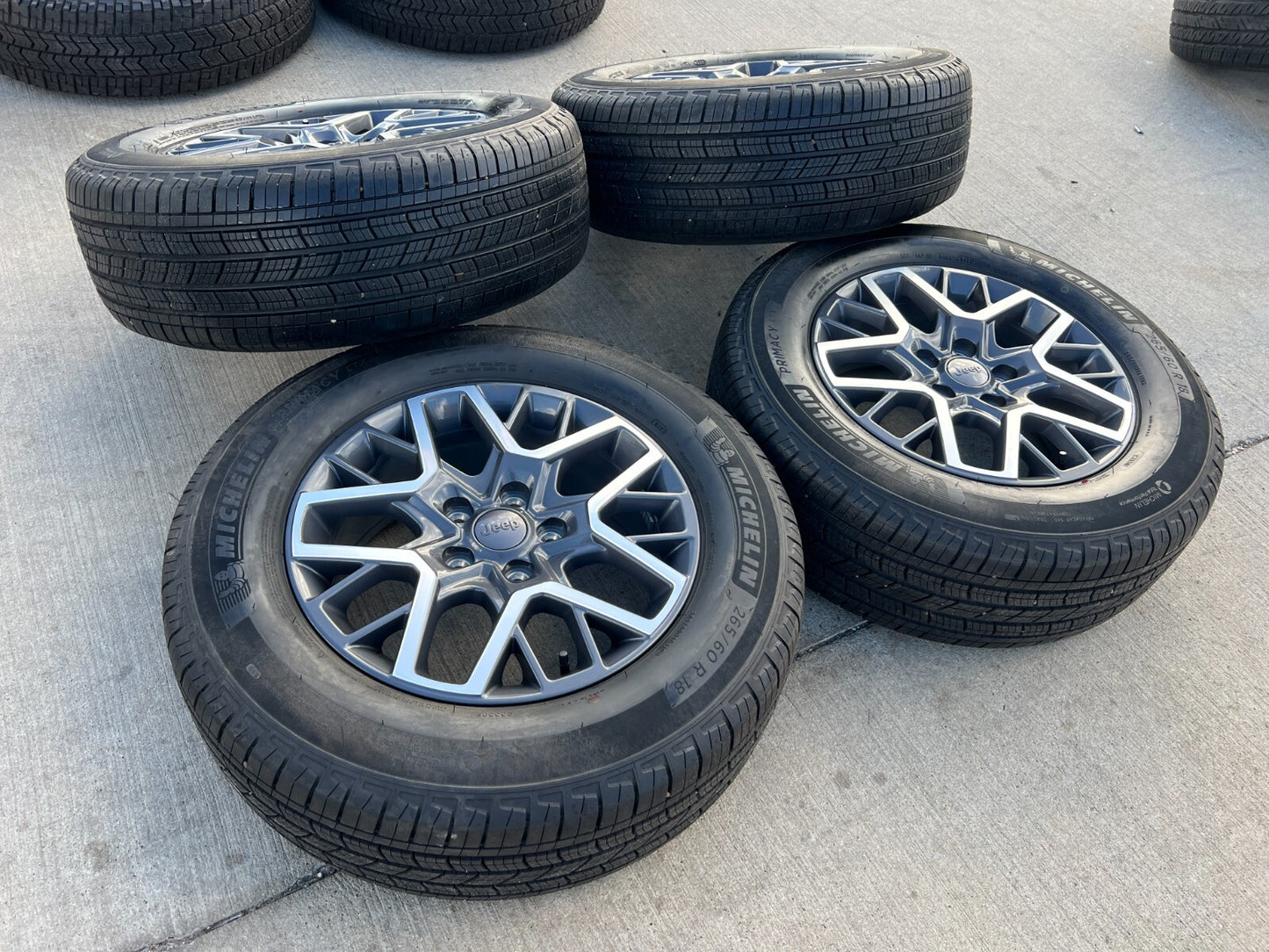 18" Jeep Grand Cherokee OEM wheels rims 9331 Wrangler Gladiator NEW MICHELIN