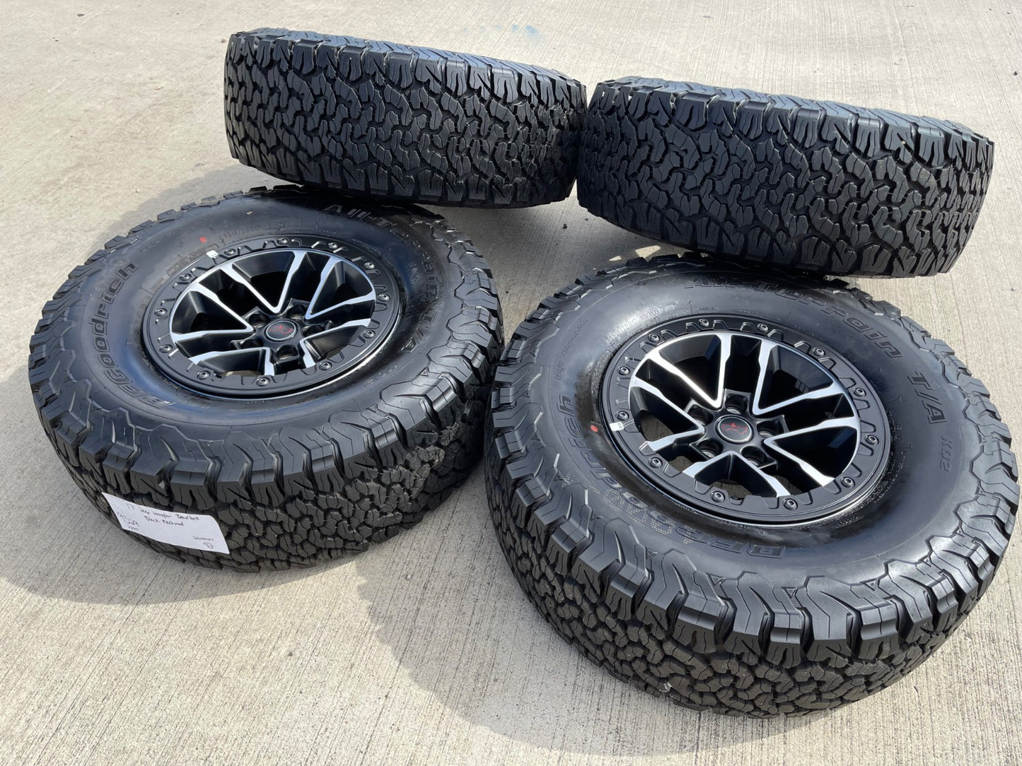 17" Jeep Wrangler 392 Gladiator Rubicon OEM 9329 BEADLOCK wheels rims NEW 35"