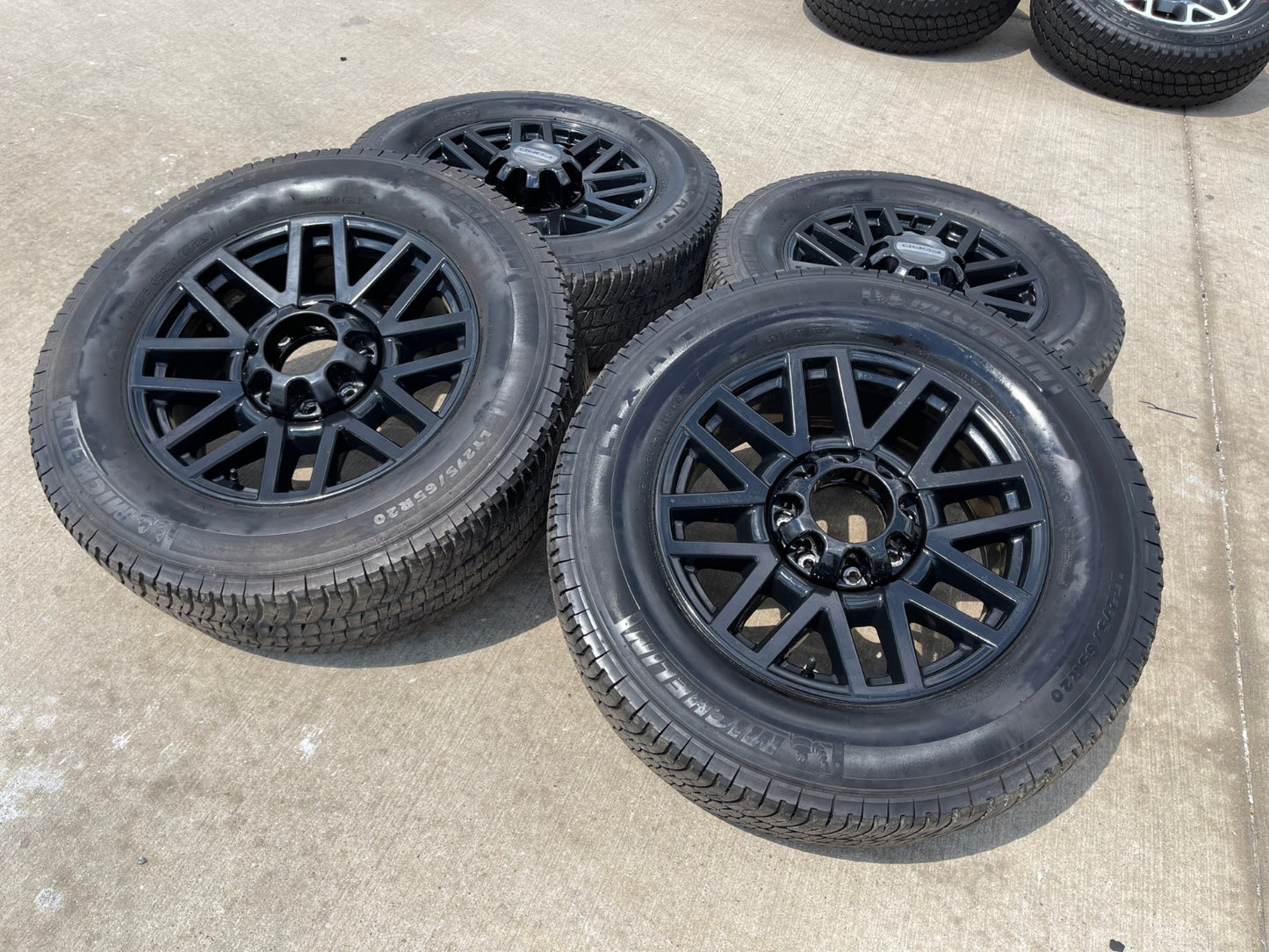 20" Ford F-250 F-350 OEM Black rims wheels 10201 tires MICHELIN