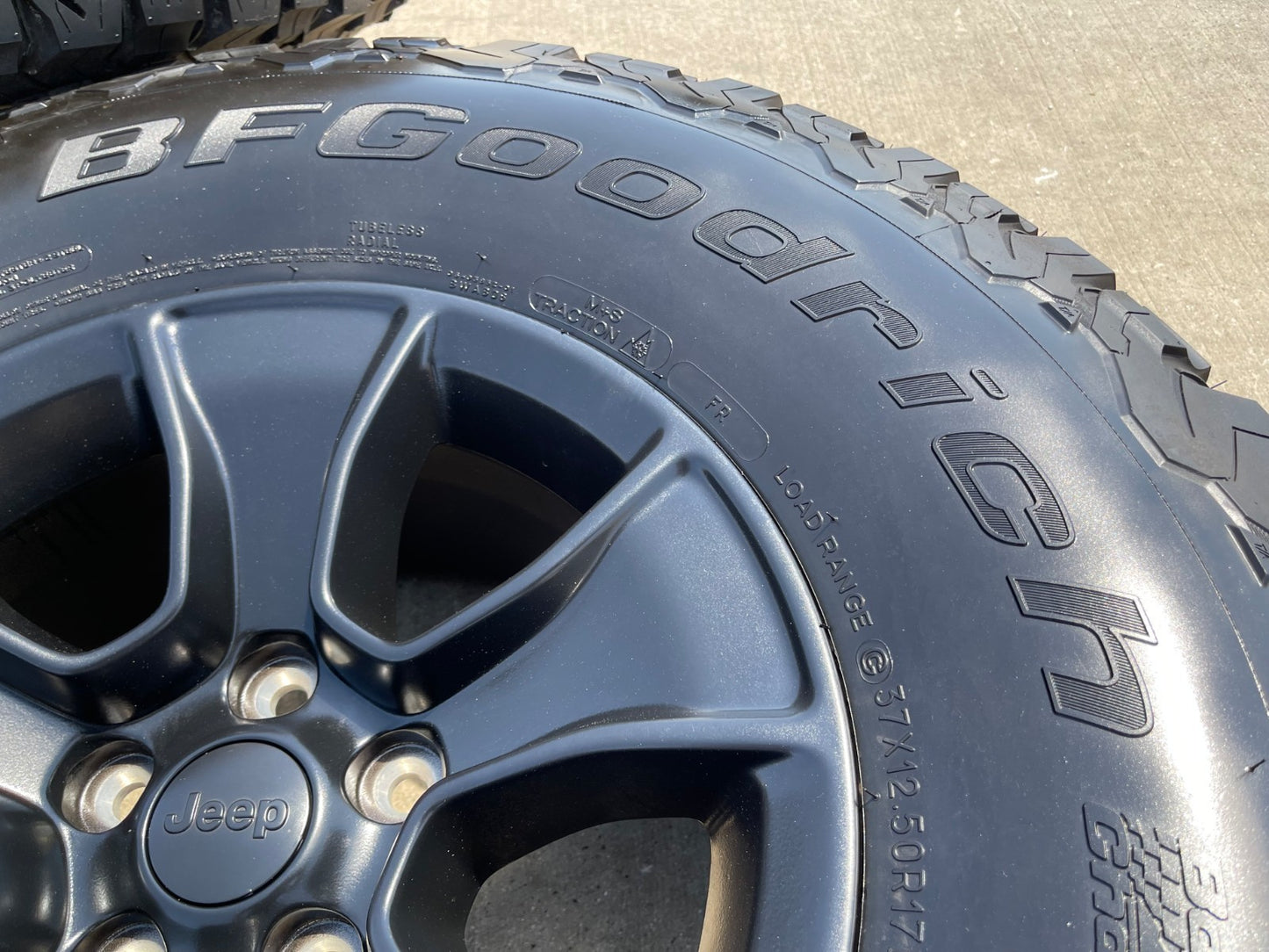 (5) 17" Jeep Wrangler Rubicon OEM 96226 wheels rims Gladiator BFG KO2 NEW 37"