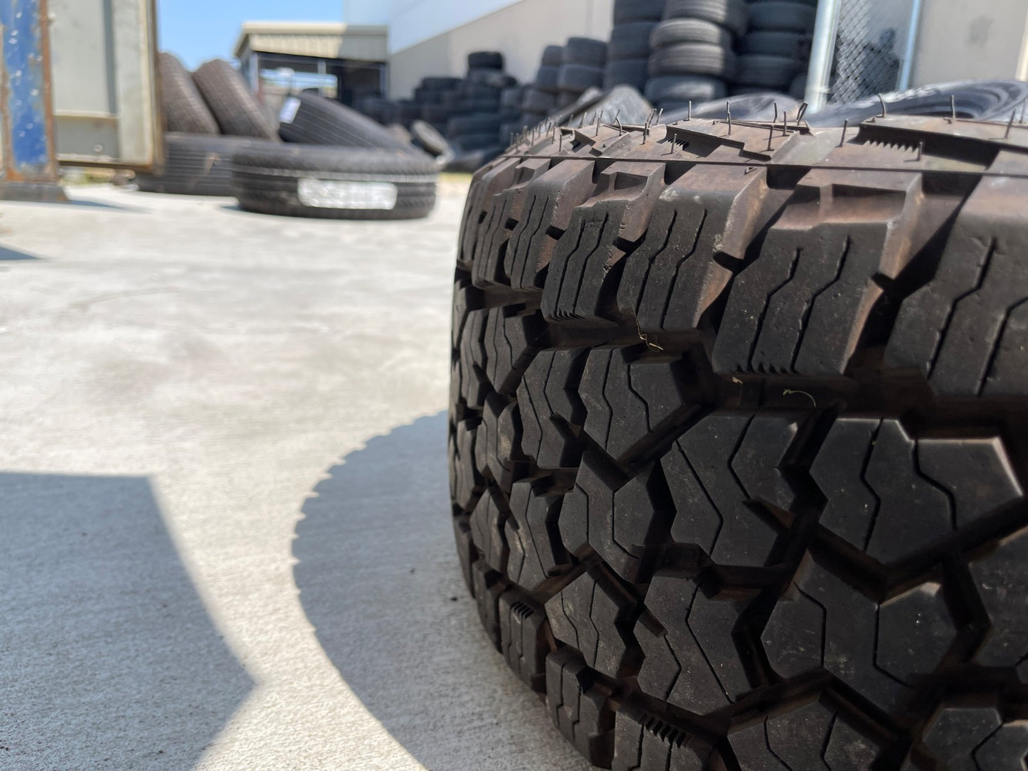 (1) 275/55/20 Cooper Discoverer Stronghold A/T tire 120S 275/55R20 LRE LT 10 ply