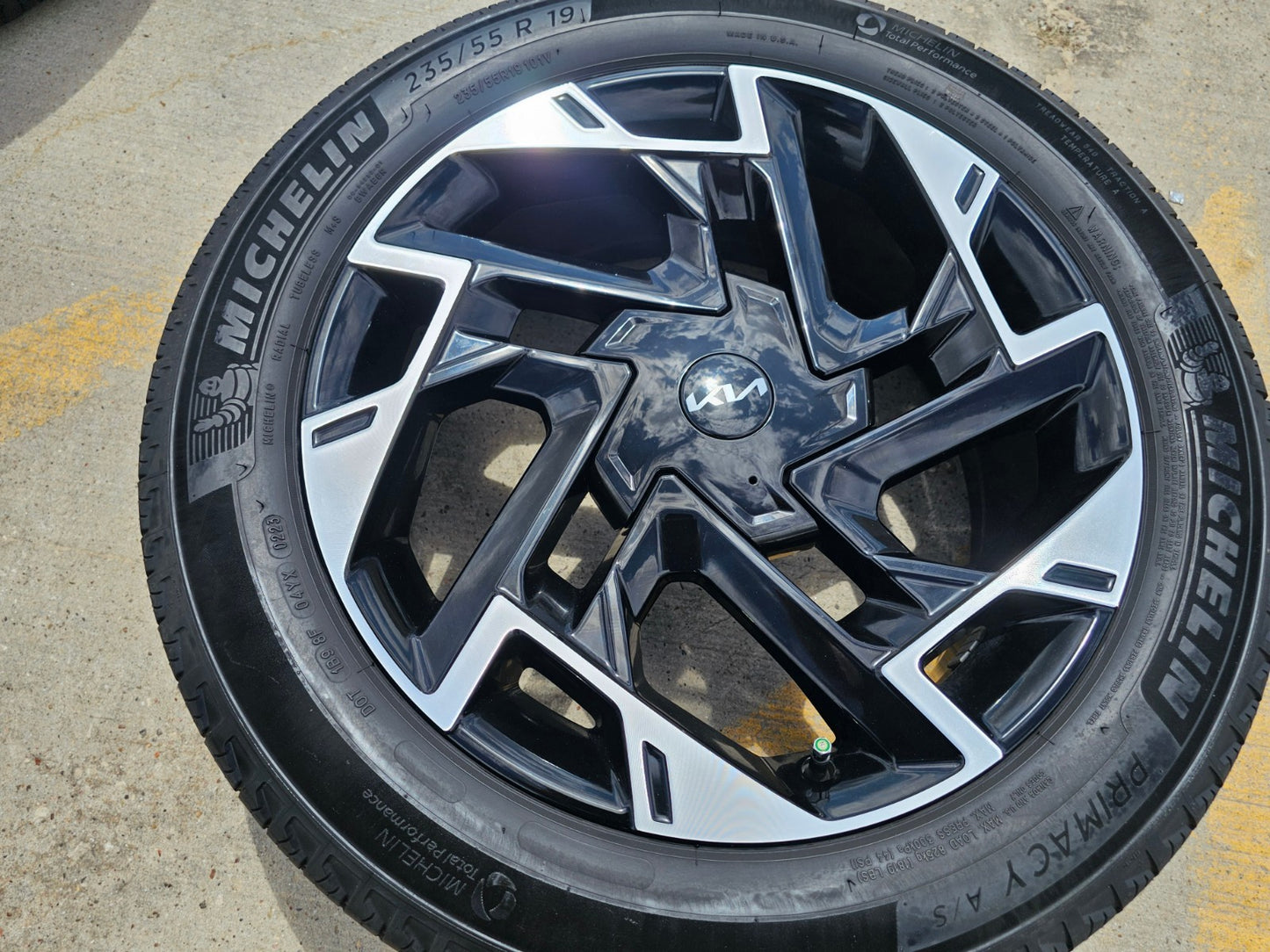 (1) 19" Kia Sportage Sorento Carnival OEM 74643 wheel rim spare 2024 2025 2026