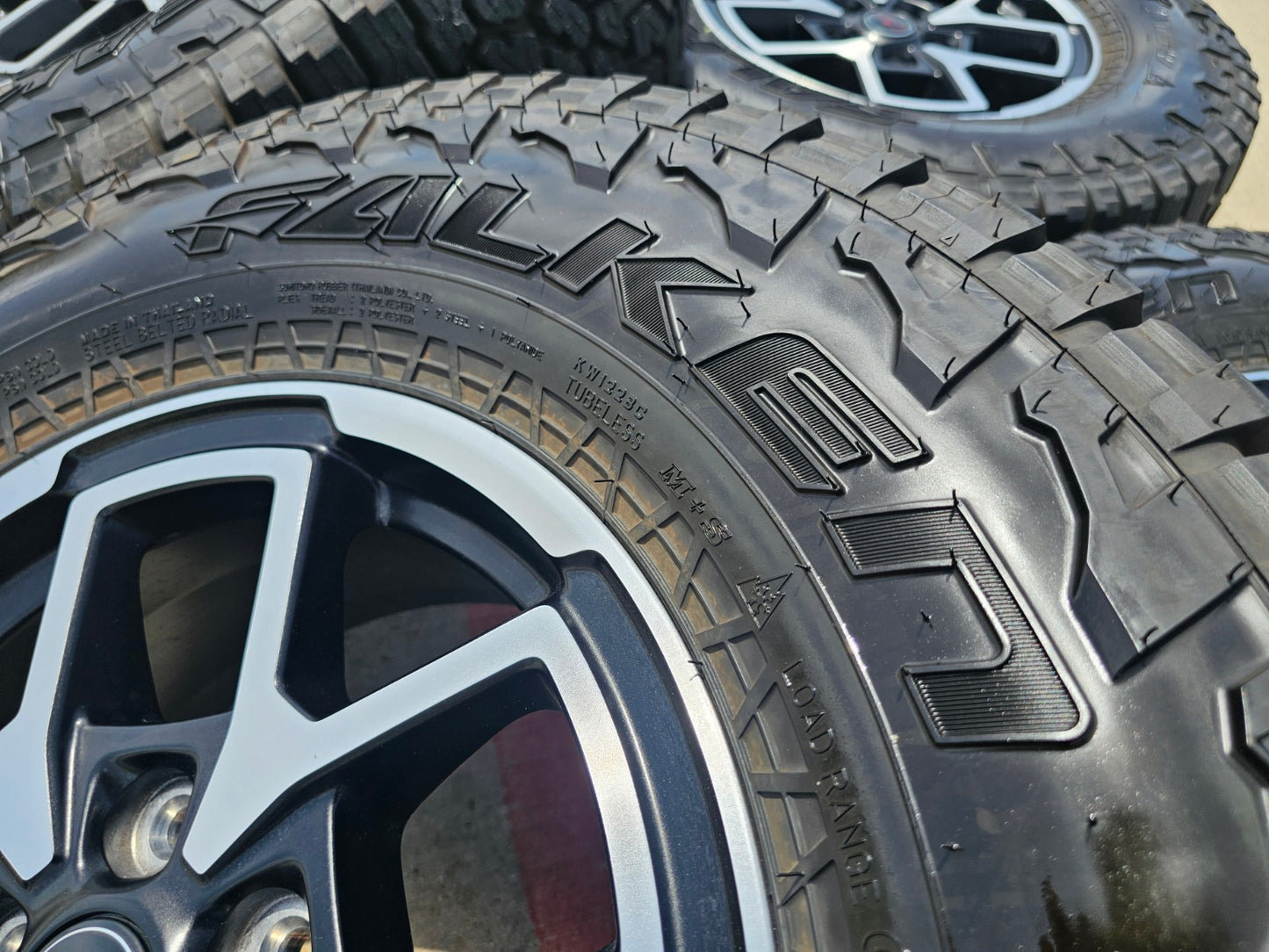 17" Jeep Wrangler Rubicon OEM wheels rims Gladiator tires A/T3 2025 NEW
