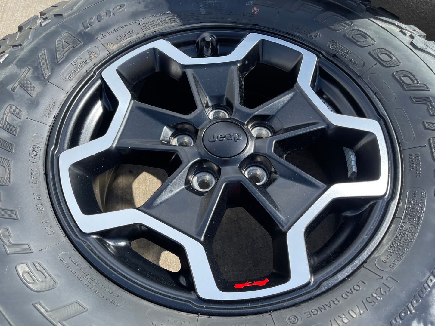 17" Jeep Wrangler Gladiator RUBICON OEM wheels rims tires 9237 black BFG KO2 A/T