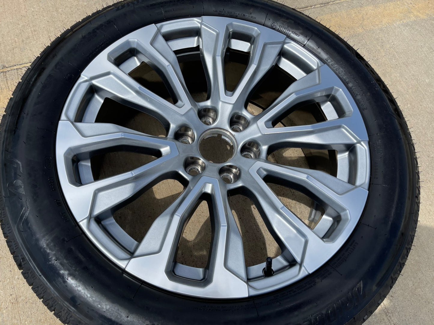 22" GMC Yukon Sierra DENALI OEM wheel rim 14025 97000 tire (1) spare BRIDGESTONE