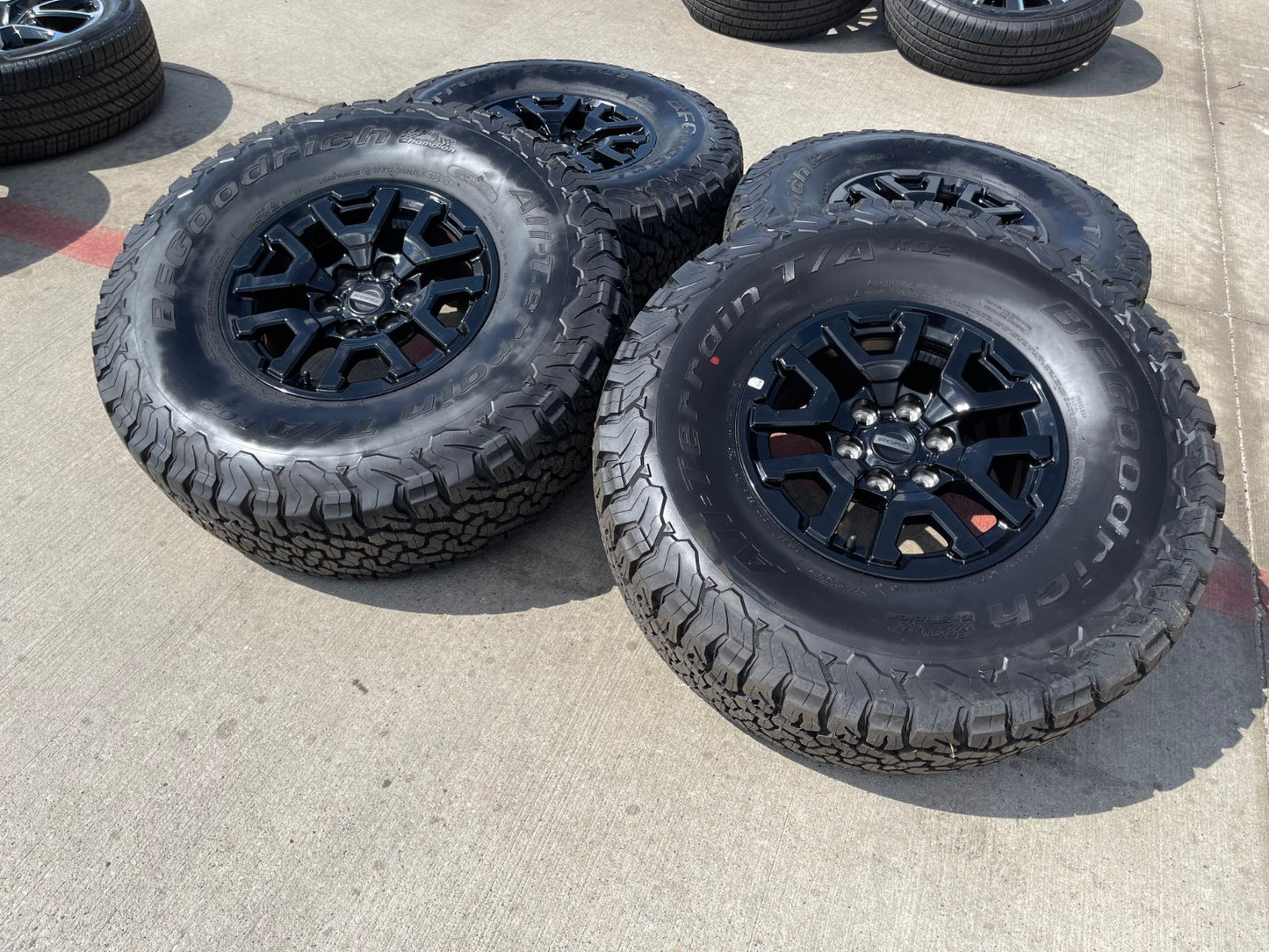 17" Ford F-150 Raptor Bronco OEM rims wheels 10461 tires 37" BFG